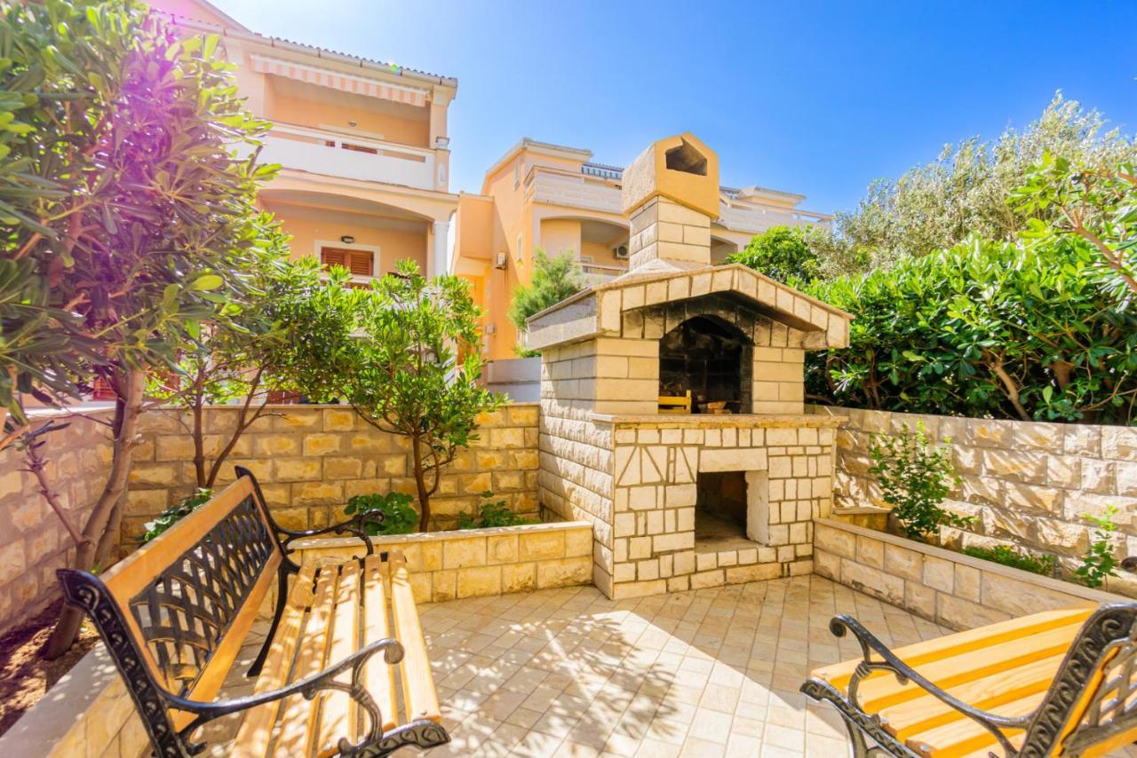 Kustic At The Beach Metajna Exterior photo